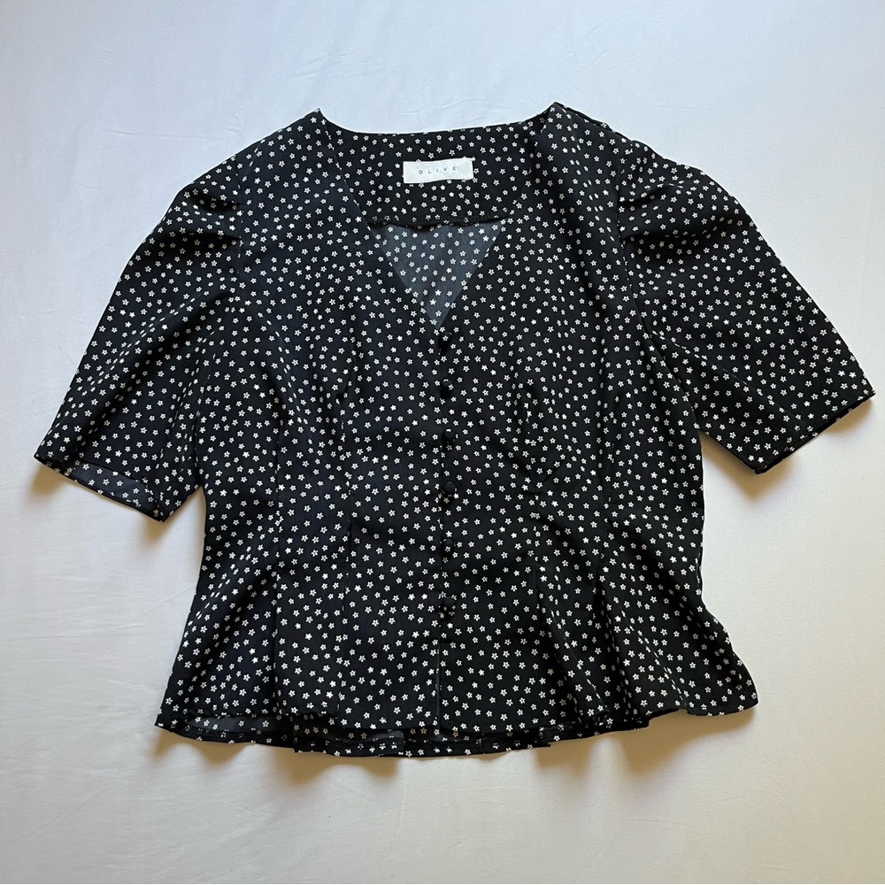 OLIVE CLOTHING black daisy floral print button up puff sleeve cropped blouse
